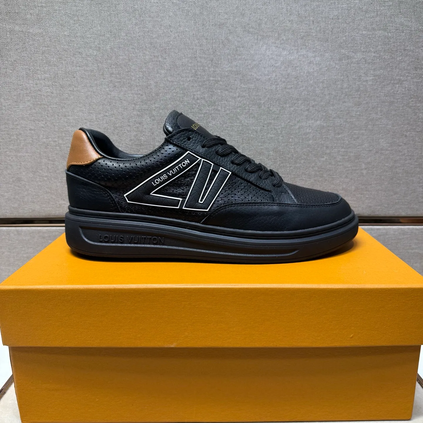 ⬛️Men's shoes 💰p420 [LV～] Men's casual shoes 2025z cabinet sales simultaneously 🔶Size: 38-44 #️⃣ 🔷6 colors🔜The upper is made of multi-material splicing ➕Genuine leather lining, comfortable and breathable, sole: original comfortable and wear-resistant outsole, ⚠️Real thing📱Photographed🎬The real thing is better📢📢📢